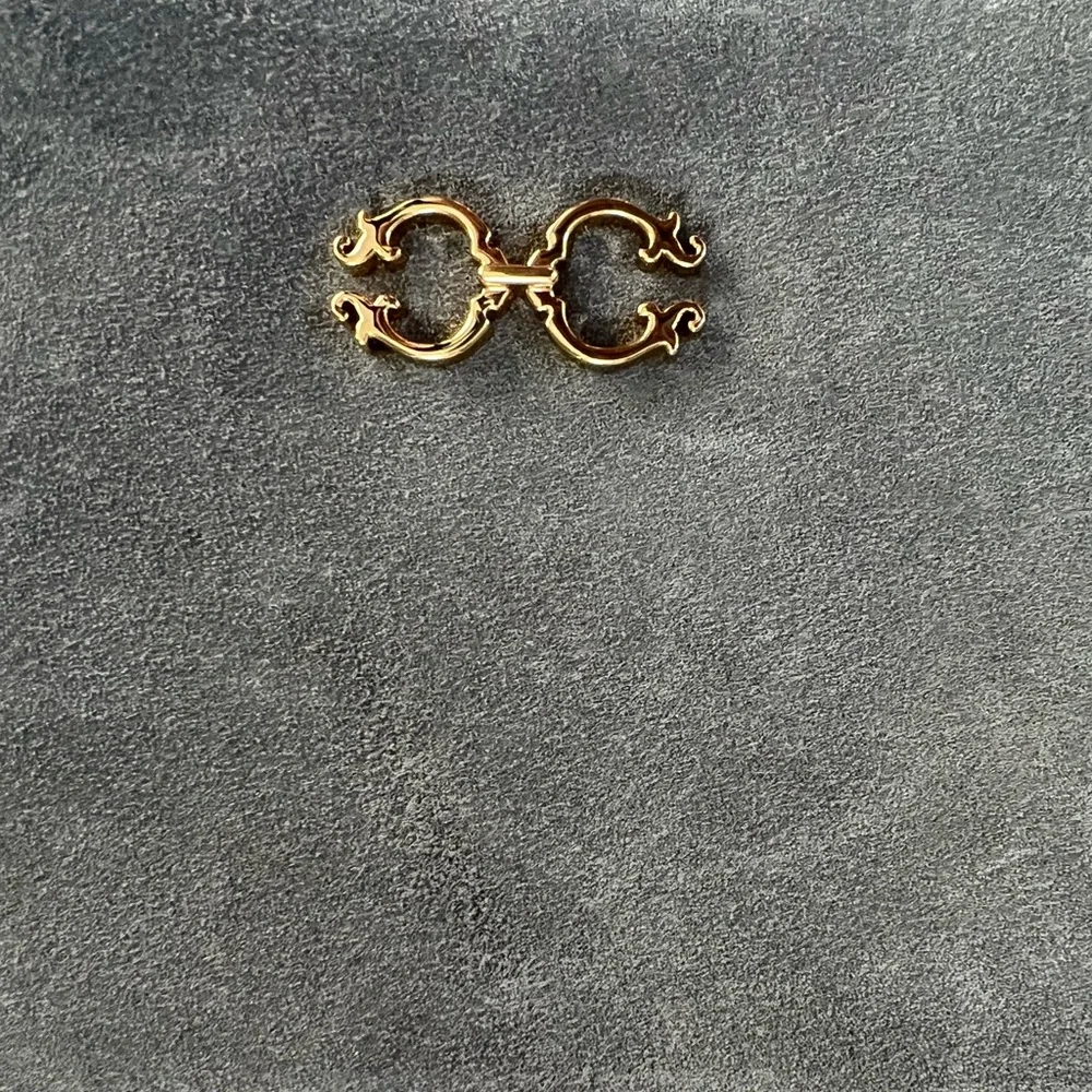 Beautiful gray suede clutch!  Great condition! - Picture 4 of 6